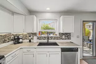 2532 W Straight Arrow Ln, Phoenix, AZ 85085 - Photo 11