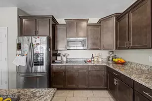 10155 W Golden Ln, Peoria, AZ 85345 - Photo 17