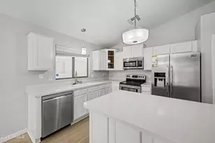 13201 W Mauna Loa Ln, Surprise, AZ 85379 - Photo 5