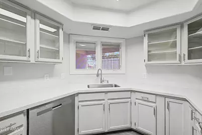 9249 N 47th Drive, Glendale, AZ 85302 - Photo 11