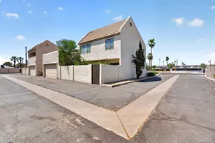 821 E Redondo Dr, Tempe, AZ 85282 - Photo 31