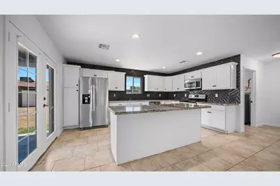 8807 W Catalina Drive, Phoenix, AZ 85037 - Photo 7