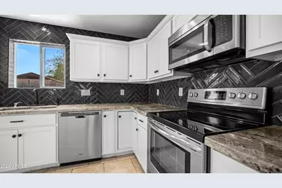 8807 W Catalina Drive, Phoenix, AZ 85037 - Photo 11