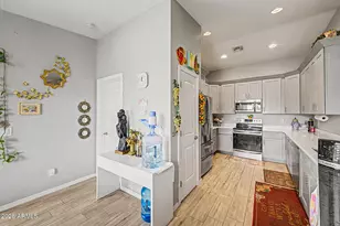 1939 E Encinas Ln, Phoenix, AZ 85040 - Photo 9