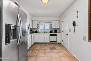 14434 N McPhee Dr, Sun City, AZ 85351 - Photo 9