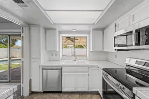 405 W Sandra Ter, Phoenix, AZ 85023 - Photo 7