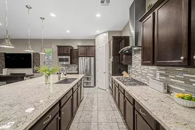 15680 W Desert Flower Drive, Goodyear, AZ 85395 - Photo 9