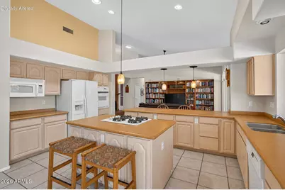 19810 N 84th Drive, Peoria, AZ 85382 - Photo 11