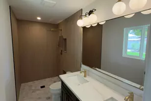 2833 E Sierra St, Phoenix, AZ 85028 - Photo 7
