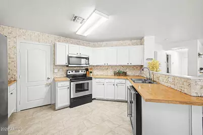 2370 E Peach Tree Drive, Chandler, AZ 85249 - Photo 7