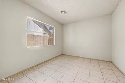 818 W Oraibi Drive, Phoenix, AZ 85027 - Photo 15