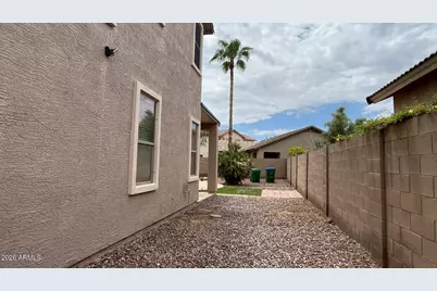 43339 W Rio Bravo Drive, Maricopa, AZ 85138 - Photo 19