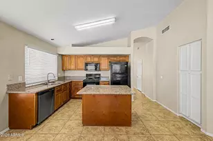 2424 N 125th Dr, Avondale, AZ 85392 - Photo 9