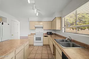 2031 E Parkside Ln, Phoenix, AZ 85024 - Photo 15