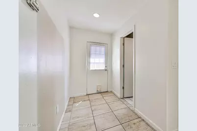 3949 E Earll Drive #Apt 14, Phoenix, AZ 85018 - Photo 17