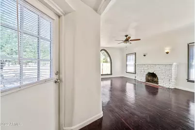 3949 E Earll Drive #Apt 14, Phoenix, AZ 85018 - Photo 3