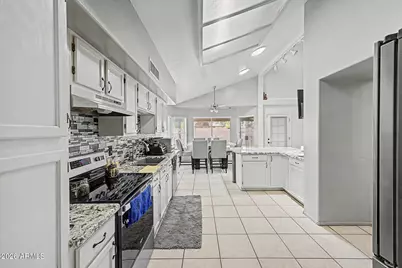 3933 W Saguaro Park Lane, Glendale, AZ 85310 - Photo 11