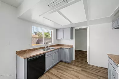 7506 W Turney Avenue, Phoenix, AZ 85033 - Photo 11