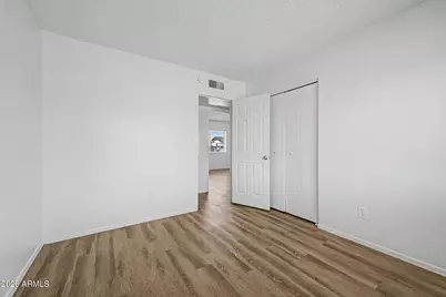 7506 W Turney Avenue, Phoenix, AZ 85033 - Photo 19