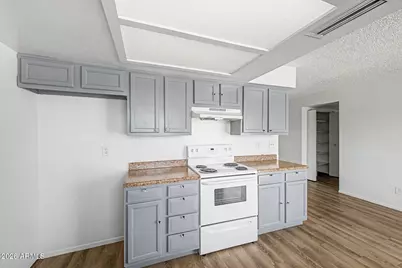 7506 W Turney Avenue, Phoenix, AZ 85033 - Photo 13