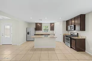 3943 S 79th Ln, Phoenix, AZ 85043 - Photo 9