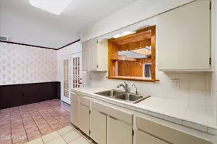 10027 W Audrey Dr, Sun City, AZ 85351 - Photo 11