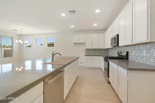 15664 W Mercer Ln, Surprise, AZ 85379 - Photo 11