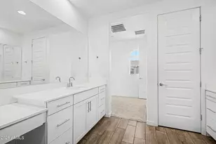 670 S Owl Dr, Gilbert, AZ 85296 - Photo 33