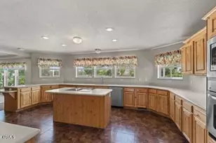 15181 W Sunshine Ln, Kirkland, AZ 86332 - Photo 11