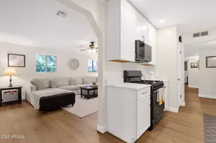 3314 E Holly St, Phoenix, AZ 85008 - Photo 9
