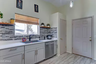 6525 E Fox Hollow Lane, San Tan Valley, AZ 85140 - Photo 7