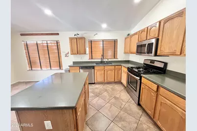8565 W Denton Lane, Glendale, AZ 85305 - Photo 11