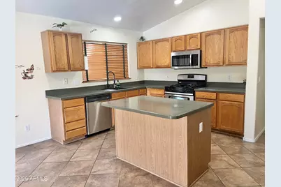 8565 W Denton Lane, Glendale, AZ 85305 - Photo 7