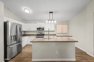 10993 W Loma Ln, Peoria, AZ 85345 - Photo 7