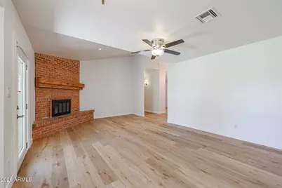 5542 W Northwood Drive, Glendale, AZ 85310 - Photo 9