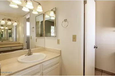 7556 W Turney Avenue, Phoenix, AZ 85033 - Photo 5