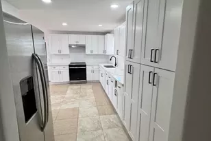 3026 N 40th Dr, Phoenix, AZ 85019 - Photo 3
