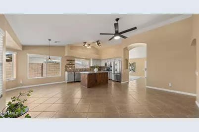 8434 W Dreyfus Drive, Peoria, AZ 85381 - Photo 13