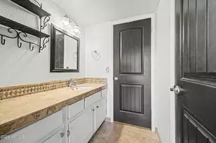 1827 E Kirkland Ln, Tempe, AZ 85281 - Photo 13
