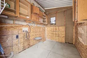 8601 N 71st Ave, Glendale, AZ 85301 - Photo 17