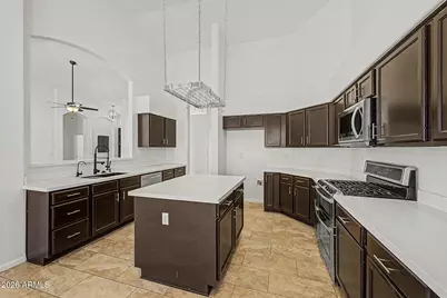 13345 W Cypress Street, Goodyear, AZ 85395 - Photo 11