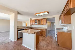 583 W Racine Loop, Casa Grande, AZ 85122 - Photo 7