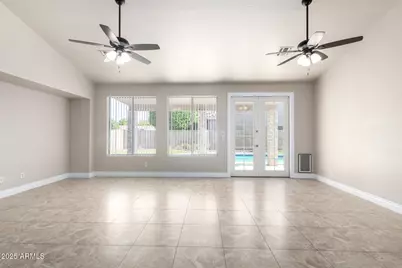 359 E Horseshoe Avenue, Gilbert, AZ 85296 - Photo 11