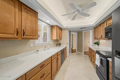 10433 W Hutton Drive, Sun City, AZ 85351 - Photo 7