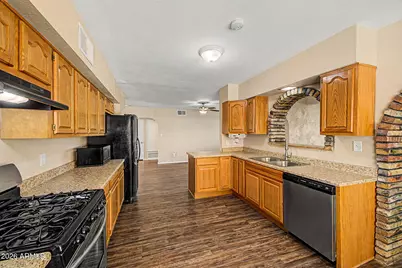 2315 W Shady Glen Avenue, Phoenix, AZ 85023 - Photo 9