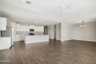 26009 N 137th Ln, Peoria, AZ 85383 - Photo 7