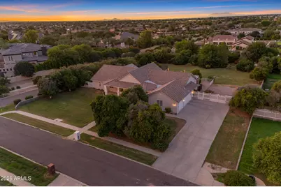 18110 E Sunnybrook Lane, Gilbert, AZ 85298 - Photo 3