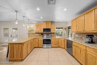 16310 N 36th Drive, Phoenix, AZ 85053 - Photo 13
