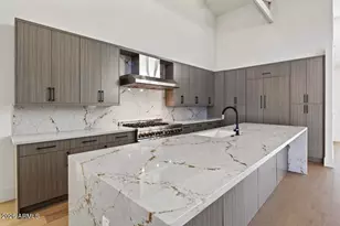 8425 S 10th Ln, Phoenix, AZ 85041 - Photo 9