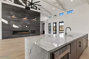 8425 S 10th Ln, Phoenix, AZ 85041 - Photo 15